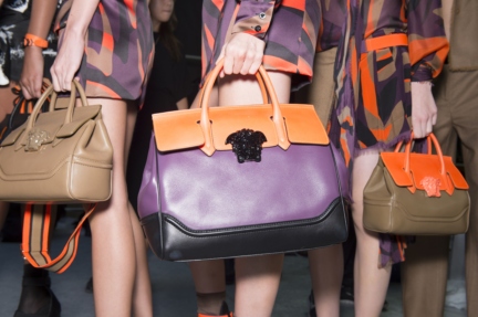 versace-milan-fashion-week-spring-summer-2016-backstage-117