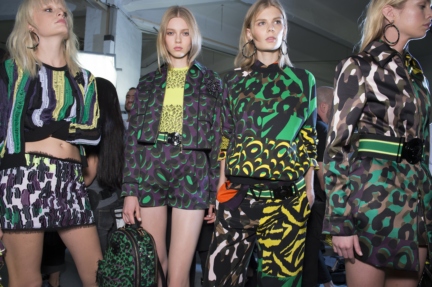 versace-milan-fashion-week-spring-summer-2016-backstage-121