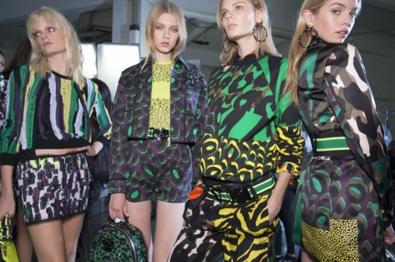 versace-milan-fashion-week-spring-summer-2016-backstage-122