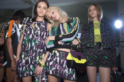 versace-milan-fashion-week-spring-summer-2016-backstage-123