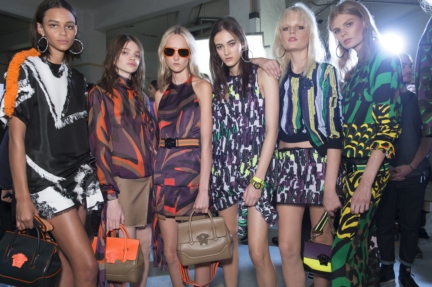 versace-milan-fashion-week-spring-summer-2016-backstage-133
