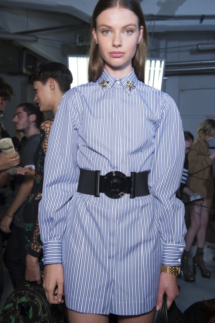 versace-milan-fashion-week-spring-summer-2016-backstage-148