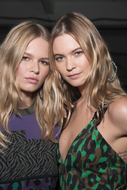 versace-milan-fashion-week-spring-summer-2016-backstage-15