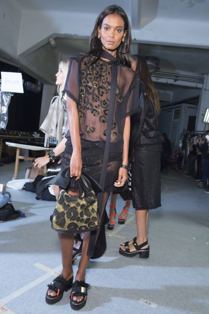 versace-milan-fashion-week-spring-summer-2016-backstage-151