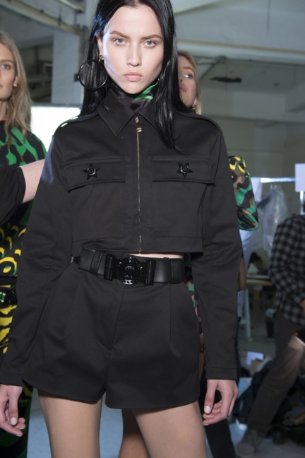 versace-milan-fashion-week-spring-summer-2016-backstage-157