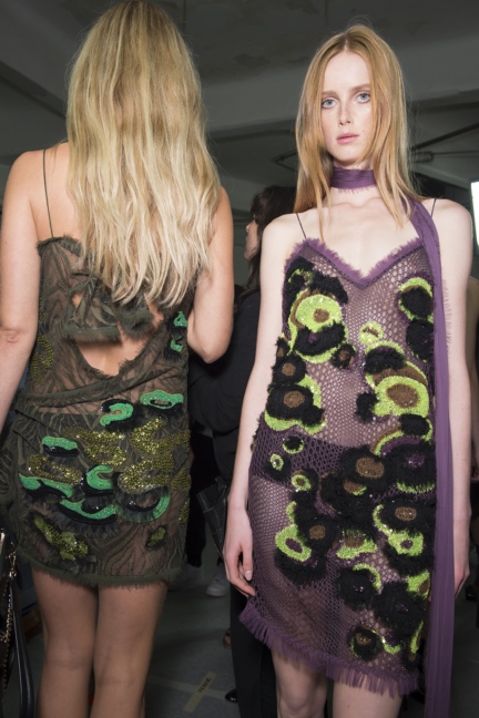 versace-milan-fashion-week-spring-summer-2016-backstage-161