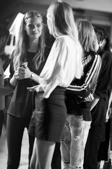 versace-milan-fashion-week-spring-summer-2016-backstage-178