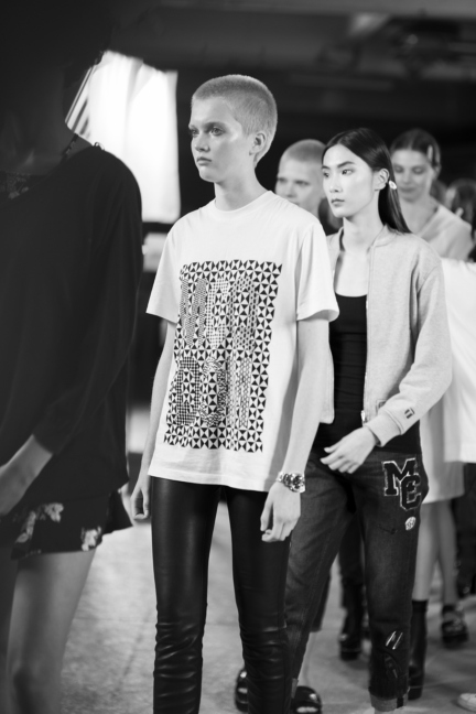 versace-milan-fashion-week-spring-summer-2016-backstage-181