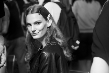 versace-milan-fashion-week-spring-summer-2016-backstage-186