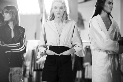 versace-milan-fashion-week-spring-summer-2016-backstage-189