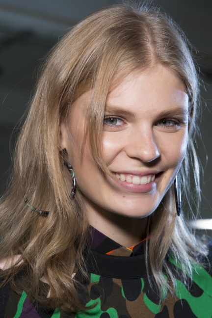 versace-milan-fashion-week-spring-summer-2016-backstage-19
