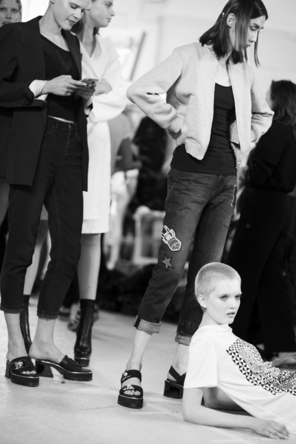 versace-milan-fashion-week-spring-summer-2016-backstage-199