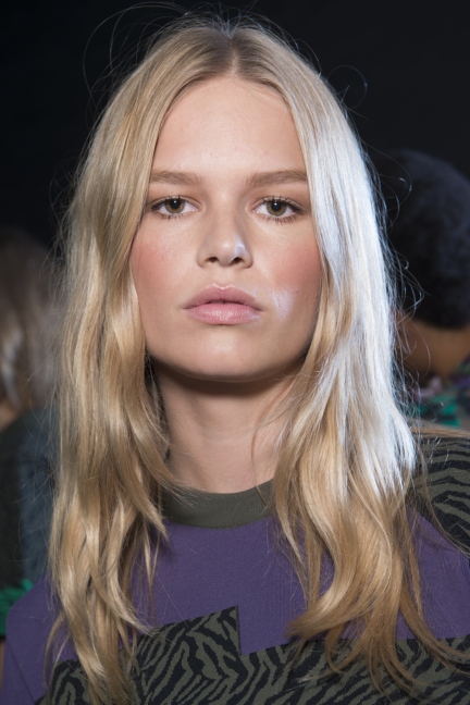 versace-milan-fashion-week-spring-summer-2016-backstage-20