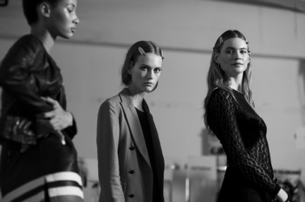 versace-milan-fashion-week-spring-summer-2016-backstage-200