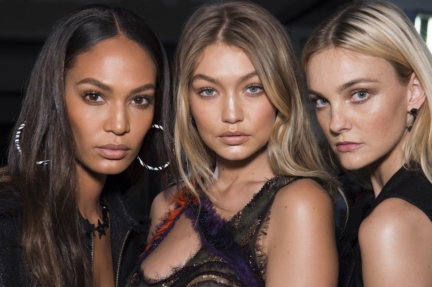 versace-milan-fashion-week-spring-summer-2016-backstage-206