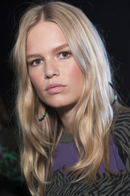 versace-milan-fashion-week-spring-summer-2016-backstage-207