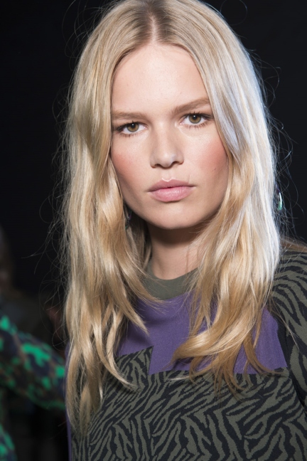 versace-milan-fashion-week-spring-summer-2016-backstage-208