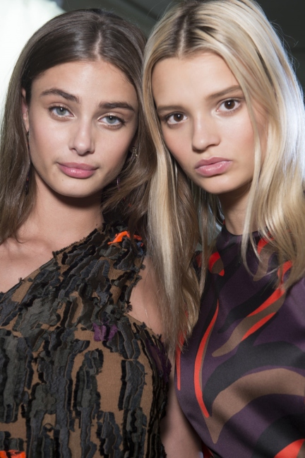 versace-milan-fashion-week-spring-summer-2016-backstage-217