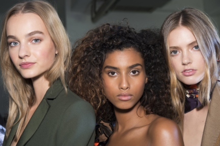 versace-milan-fashion-week-spring-summer-2016-backstage-221