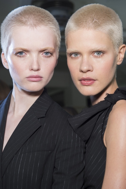 versace-milan-fashion-week-spring-summer-2016-backstage-225