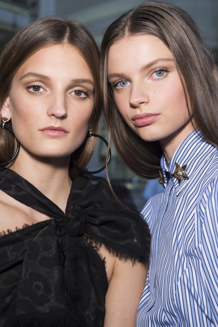 versace-milan-fashion-week-spring-summer-2016-backstage-226