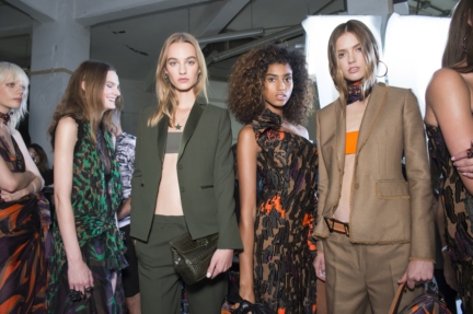 versace-milan-fashion-week-spring-summer-2016-backstage-237