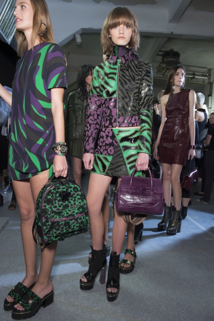 versace-milan-fashion-week-spring-summer-2016-backstage-245