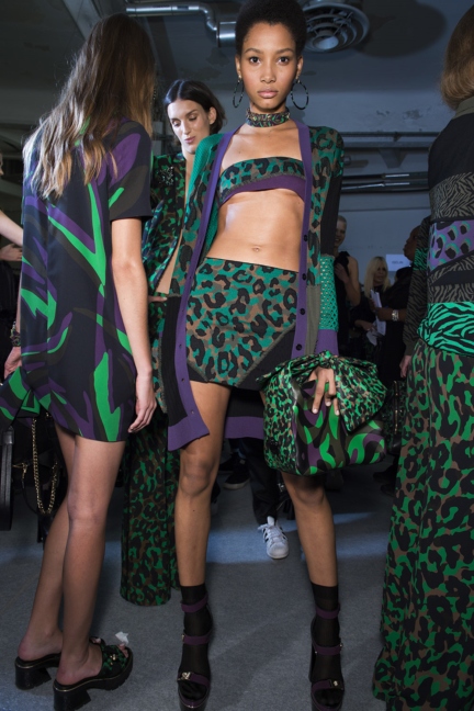 versace-milan-fashion-week-spring-summer-2016-backstage-246