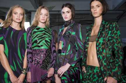 versace-milan-fashion-week-spring-summer-2016-backstage-250