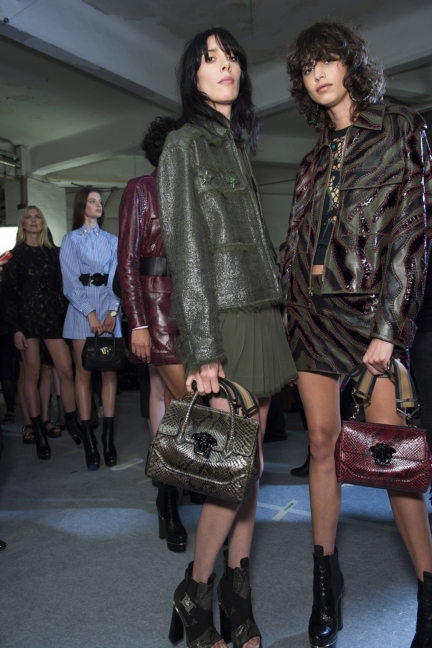 versace-milan-fashion-week-spring-summer-2016-backstage-256