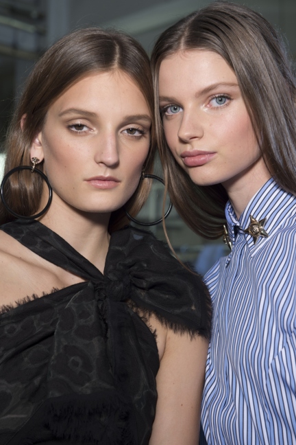 versace-milan-fashion-week-spring-summer-2016-backstage-26