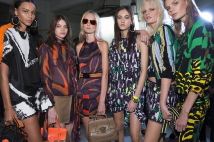 versace-milan-fashion-week-spring-summer-2016-backstage-263