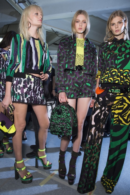 versace-milan-fashion-week-spring-summer-2016-backstage-266