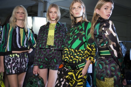 versace-milan-fashion-week-spring-summer-2016-backstage-267