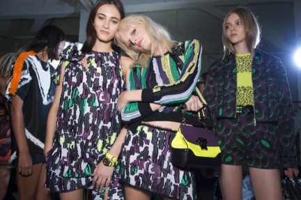 versace-milan-fashion-week-spring-summer-2016-backstage-269