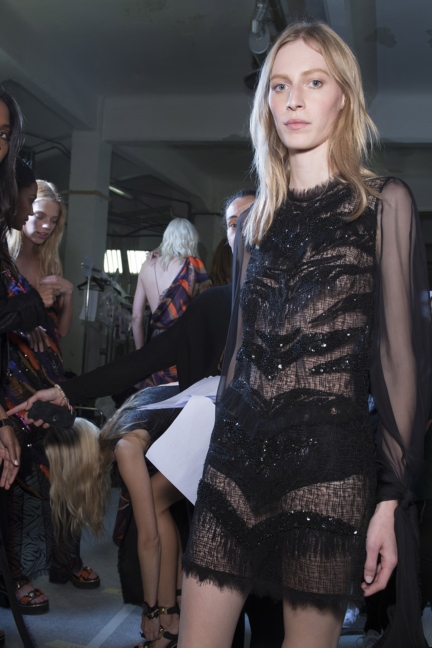 versace-milan-fashion-week-spring-summer-2016-backstage-282