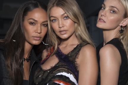 versace-milan-fashion-week-spring-summer-2016-backstage-3