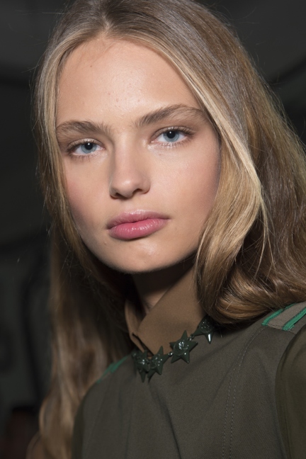 versace-milan-fashion-week-spring-summer-2016-backstage-48