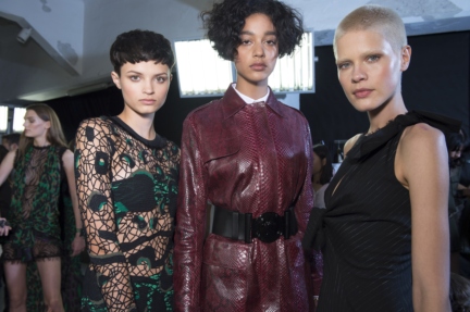 versace-milan-fashion-week-spring-summer-2016-backstage-62
