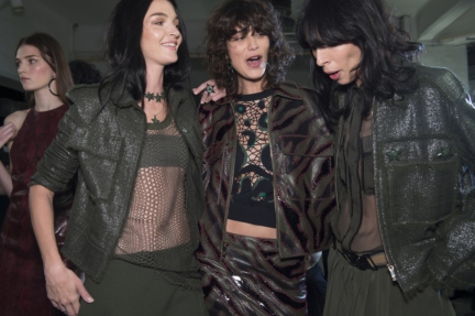 versace-milan-fashion-week-spring-summer-2016-backstage-65