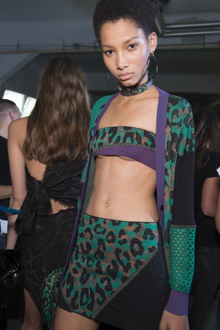 versace-milan-fashion-week-spring-summer-2016-backstage-67