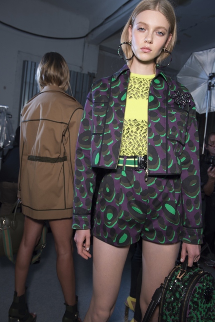 versace-milan-fashion-week-spring-summer-2016-backstage-69
