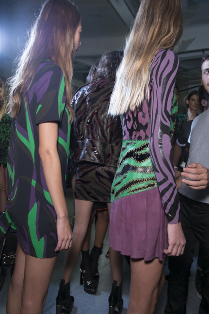 versace-milan-fashion-week-spring-summer-2016-backstage-70