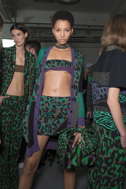 versace-milan-fashion-week-spring-summer-2016-backstage-71
