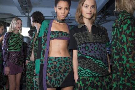versace-milan-fashion-week-spring-summer-2016-backstage-72