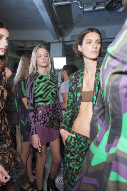 versace-milan-fashion-week-spring-summer-2016-backstage-73
