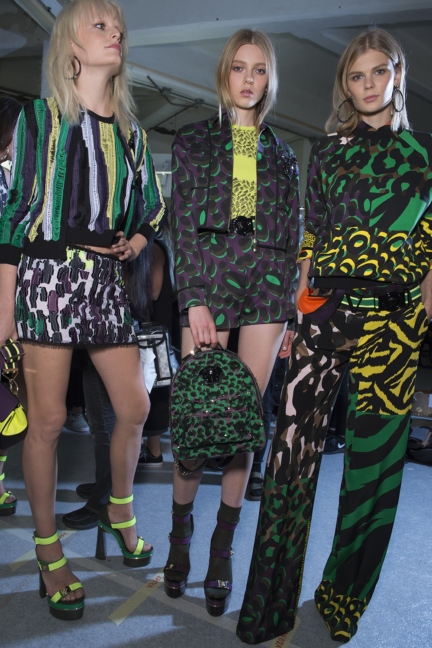 versace-milan-fashion-week-spring-summer-2016-backstage-76