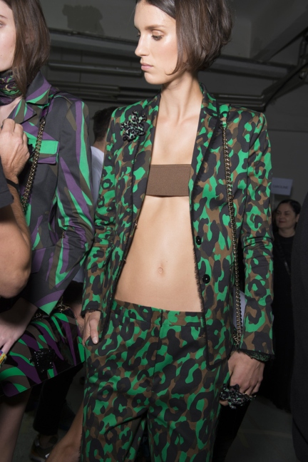 versace-milan-fashion-week-spring-summer-2016-backstage-79