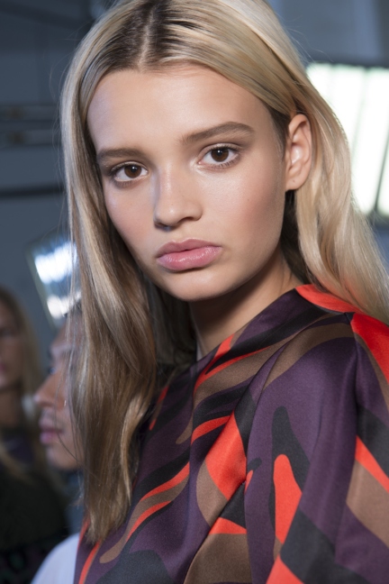 versace-milan-fashion-week-spring-summer-2016-backstage-8