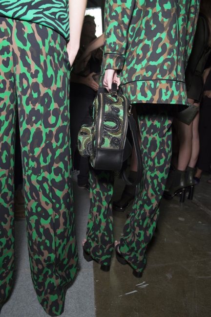 versace-milan-fashion-week-spring-summer-2016-backstage-80